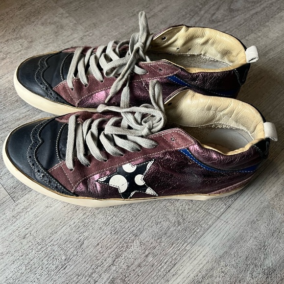 Golden goose mid star ❌SOLD❌
Bordeau trainer in Ametista Lame - Picture 2 of 8